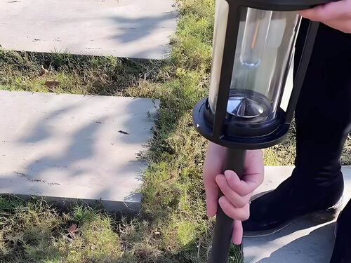 太阳能草坪灯维护案例：阴雨天续航 10 天户外稳定运行测评整体外观 | 太阳能供电 | 草坪灯整体结构展示