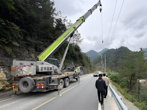 节能高杆道路灯应用案例：XX 广场照明节能改造验收实录整体外观 | 通用型结构 | 道路灯整体结构展示