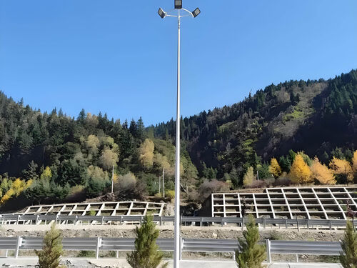 操场高杆灯 15 米 18 米 学校体育场专用 现货供应 厂家报价产品实物图