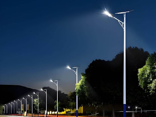 60W 风光互补太阳能路灯 7 米 户外道路防雨路灯产品实物图