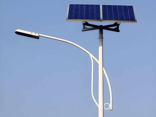 200W 智能太阳能路灯 11 米款 城市主干道路灯价格实物图