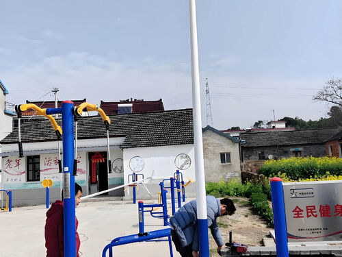 小型家用太阳能路灯成功案例 农户庭院零电费照明改造实录案例实拍图