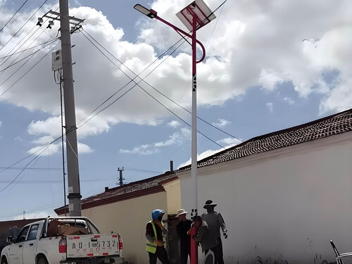 40W 户外太阳能路灯应用案例 商业街背街小巷亮化效果整体外观 | 太阳能供电 | 太阳能路灯整体结构展示