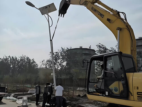 50W 智能太阳能路灯应用案例 工业园区人体感应照明效果整体外观 | 太阳能供电 | 太阳能路灯整体结构展示